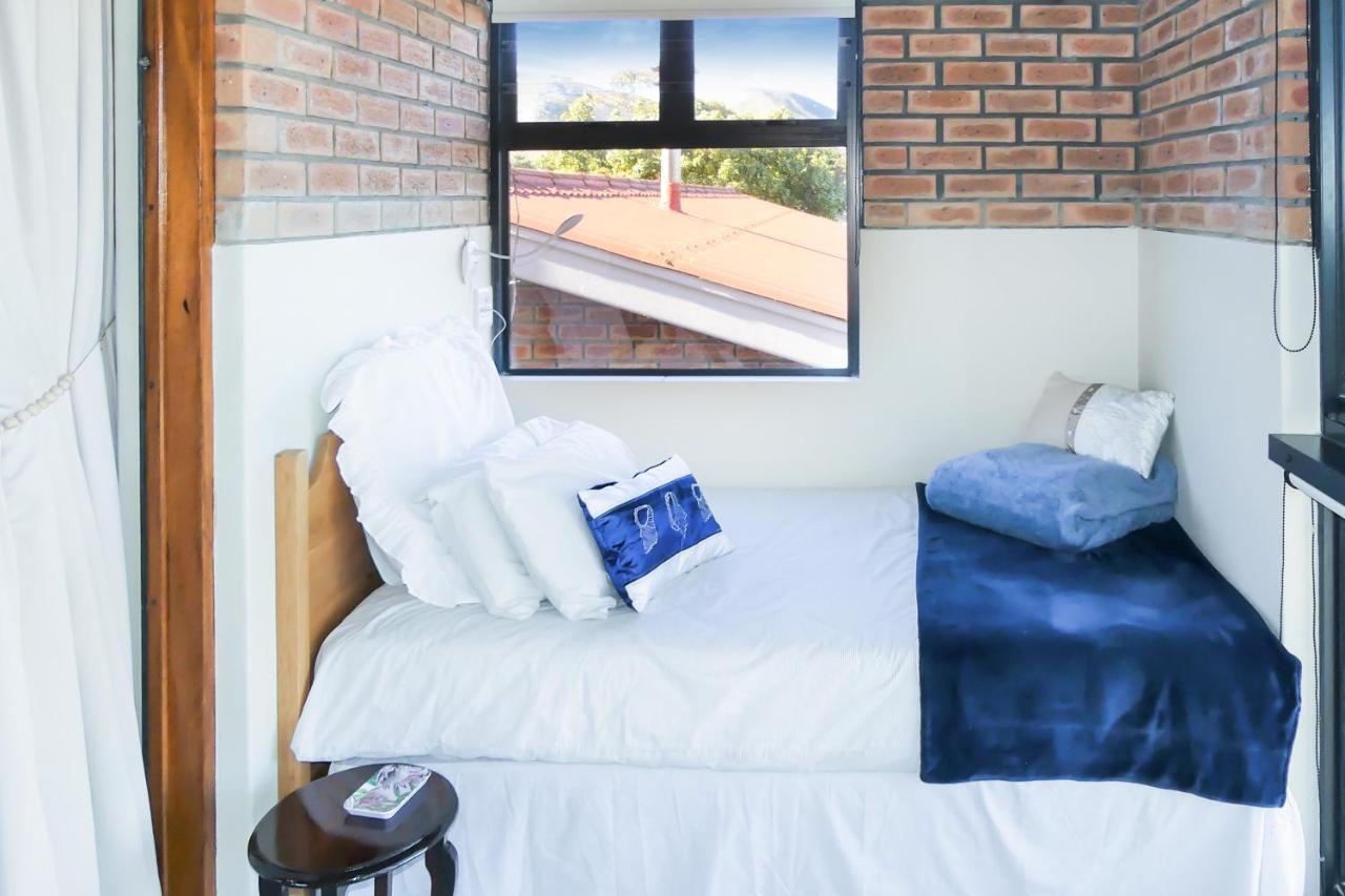 Shalom Self Catering Hotel Kleinmond Exterior photo